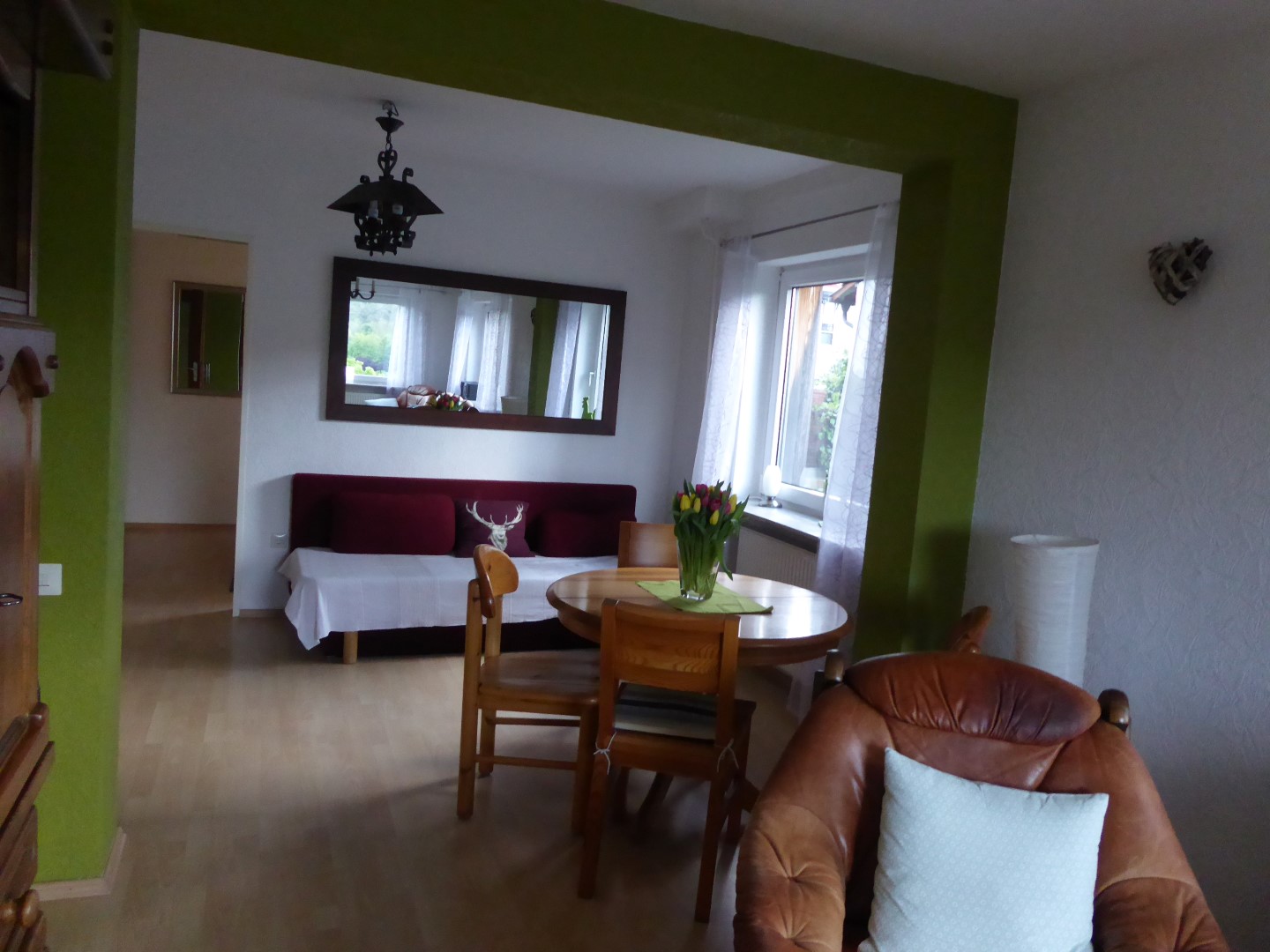 Wohnzimmer mit 1,40x2m Schlafsofa