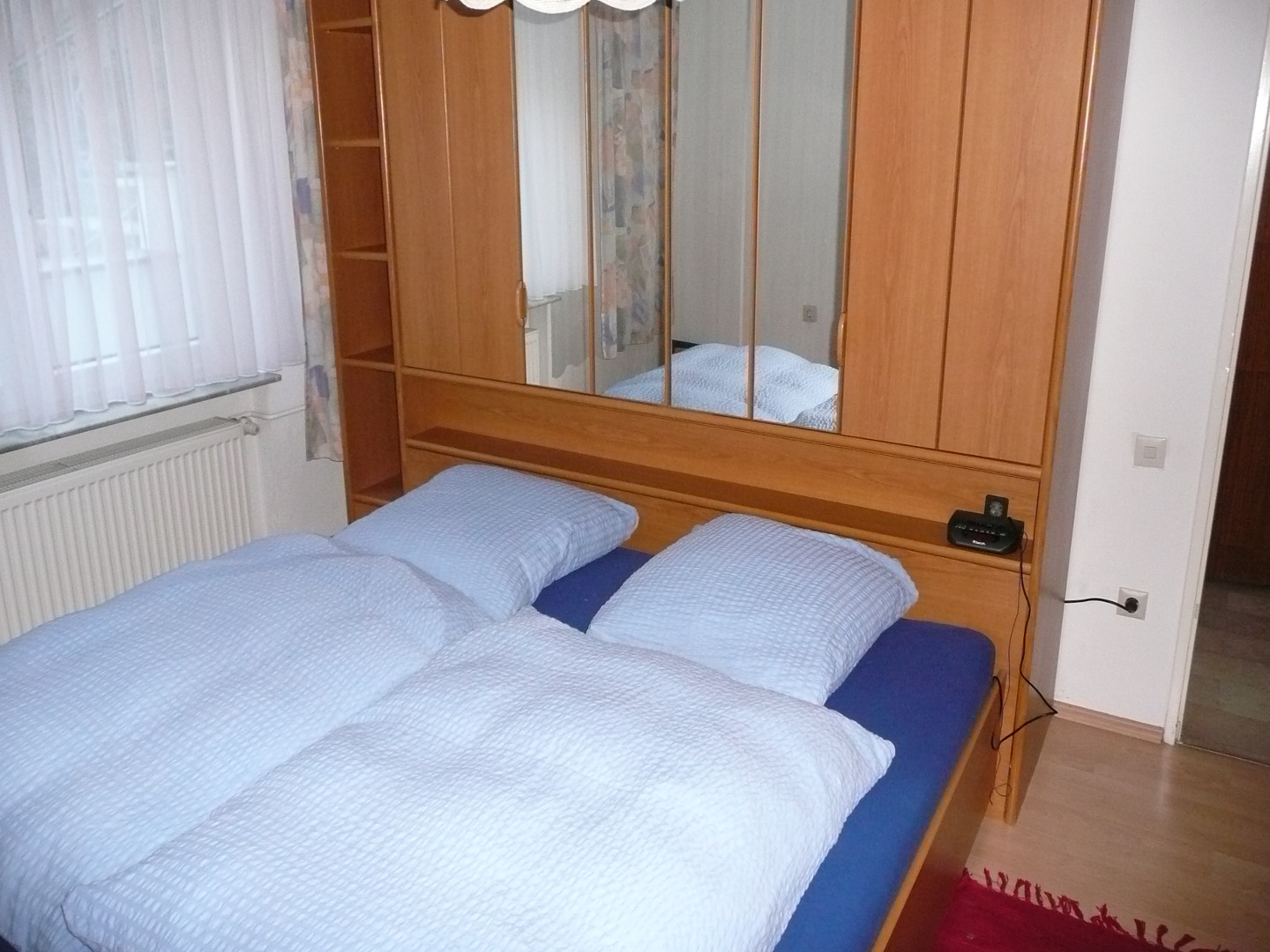 Zimmer1 Schlafzimmer mit 2x2m Bett